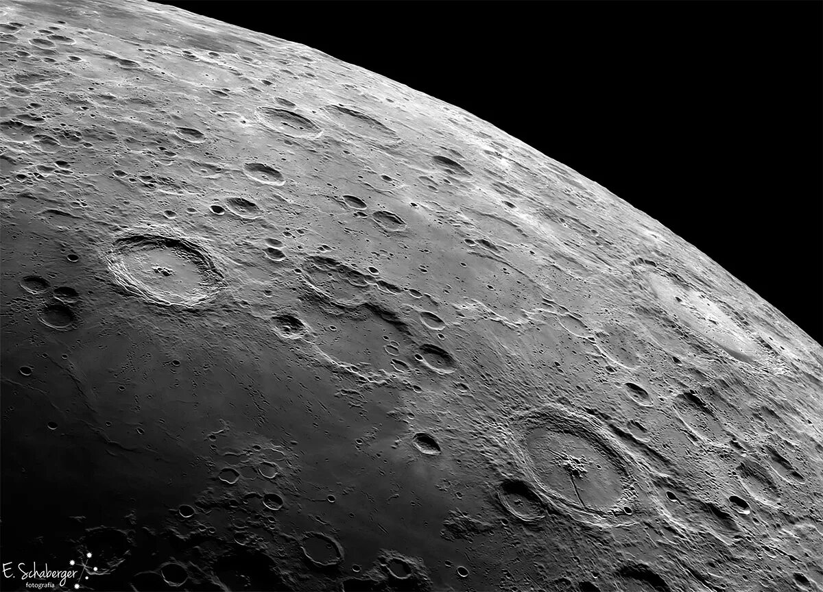 Кратер Лунная поверхность Луны. Луна астрономия кратеры. Луна вблизи. Луна Планета поверхность. Луна поверхность кратеры