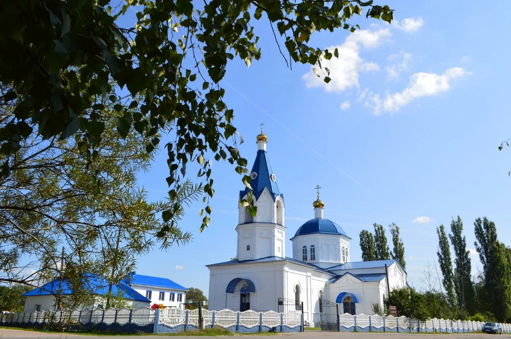 Воронежская область рп ольховатка. Церковь в Ольховатке Воронежской области. Ольховатка Ольховатский район храм. Ольховатка Воронежская храмы. • Храм Покрова Пресвятой Богородицы Алчевск.