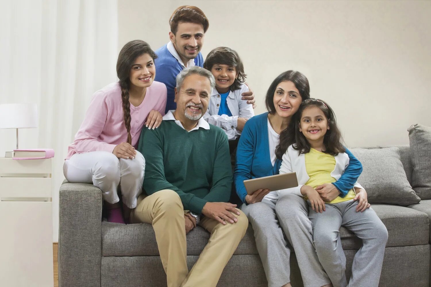 Joint Family. A Joint Family foto India. Family sitting on Sofa. Joint Family support.