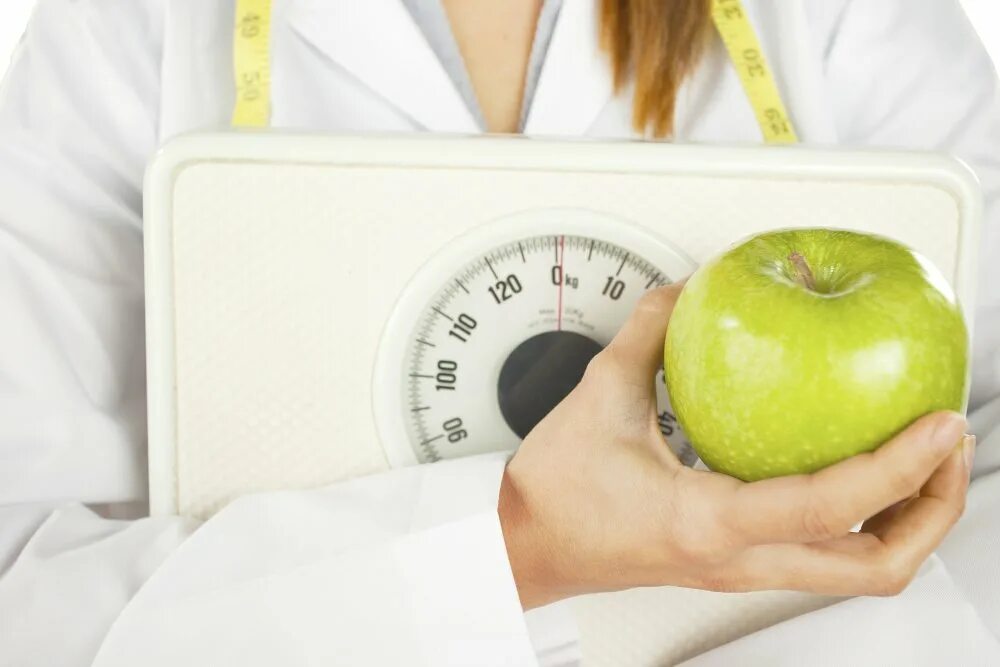 От яблок можно поправиться. Долой лишний вес. Коррекция веса. Лишний вес яблоко. Лишний вес и эко.