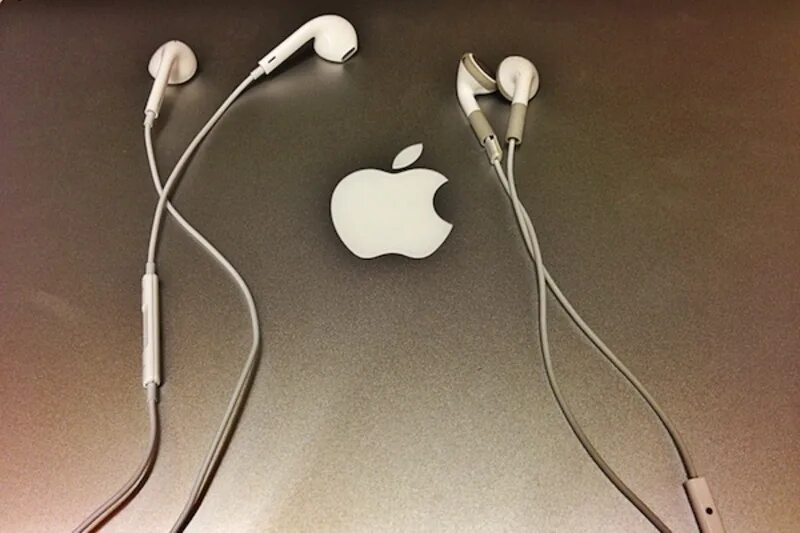 Какой айфон с наушниками. Наушники apple iphone 4s. наушники apple от айфона 4. наушники earpods iphone 4. наушники от айфона 4s.