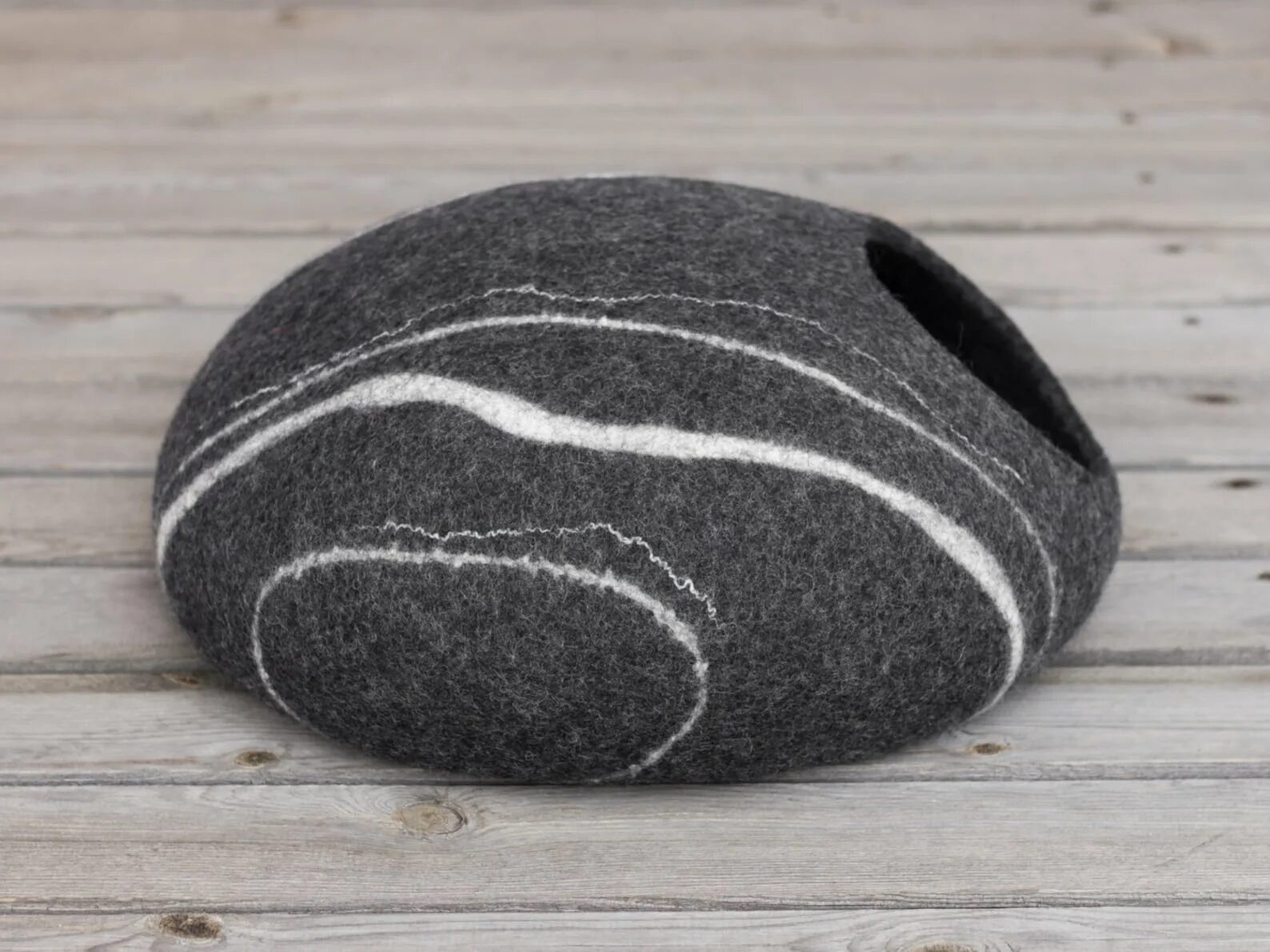 Felt stone. Домик для кошки из Войлока камень. Чем наполняют диван из войлочных камней.