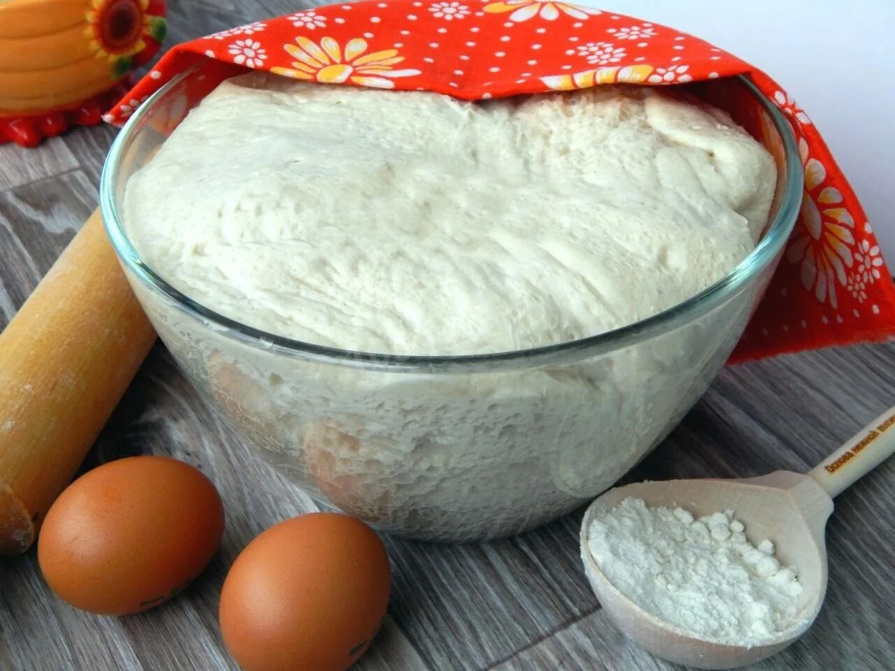 Быстрое мягкое тесто. Сдобное дрожжевое тесто для пирожков. Дрожжевое тесто на кефире. Сдобное дрожжевое тесто. Сдобное тесто.