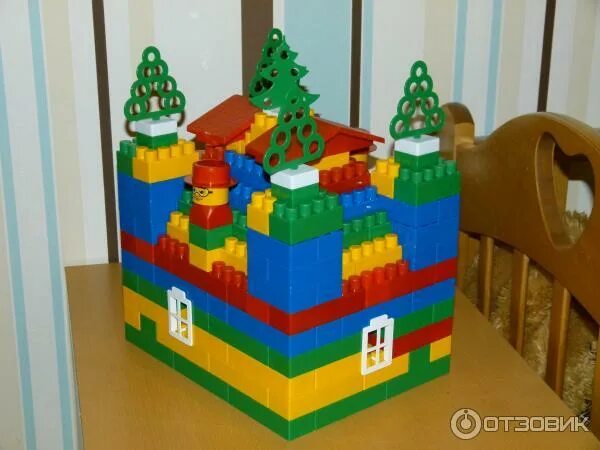 Домик из конструктора для детей. Как сделать замок из конструктора. Замок нойшванштайн конструктор. Конструктор крепость полесье. Замок из lego duplo.