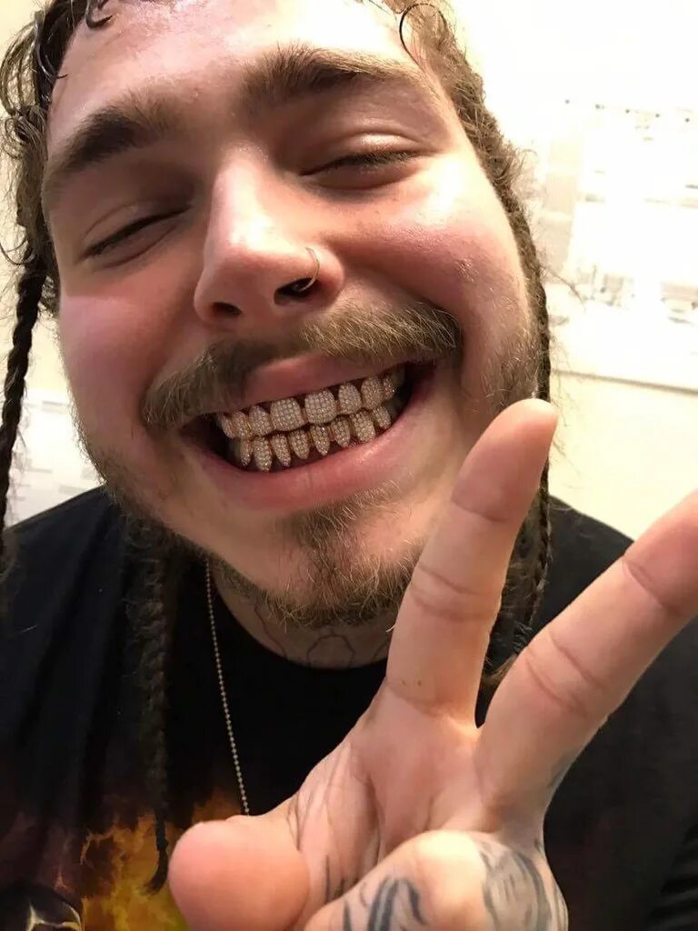 Пост Малон грилзы. Post Malone зубы. Post Malone улыбается. Post malone текст