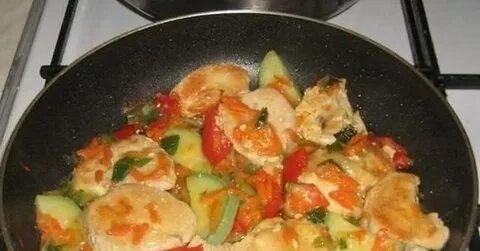 Приготовить грудку с овощами на сковороде