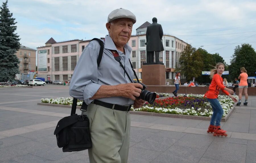 Николай степанович романов фотограф брянск. Городской канал брянск. Где работать в брянске. Фокина 31 брянск. Овощной базар в брянске.