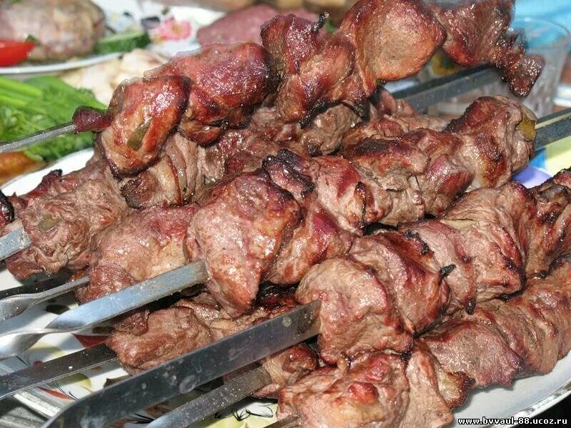 Мясо дома как шашлык. Мцвади шашлык по-грузински. шашлык мцвади. мцвади куриный. шашлык баранина в курдюке.