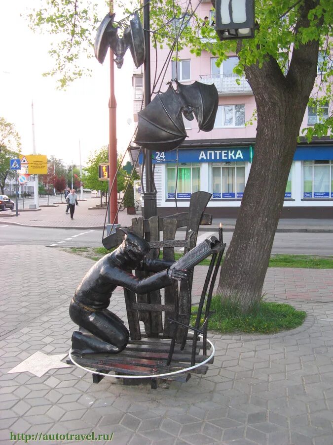 Гоголя брест аллея. Брест улица гоголя. Брест улица гоголя. Брест фонари на улице гоголя. Гоголя фонари брест.