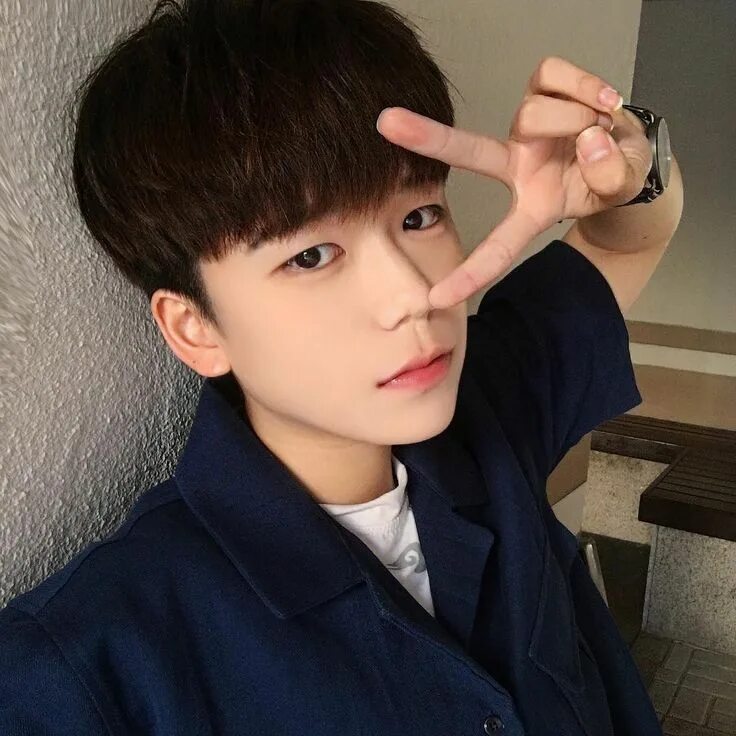 Pin de *Tąšhå* en **`**.``☆*-bፀվs-*☆``.**`** Hombres guapos, Chico ulzzang y Chi