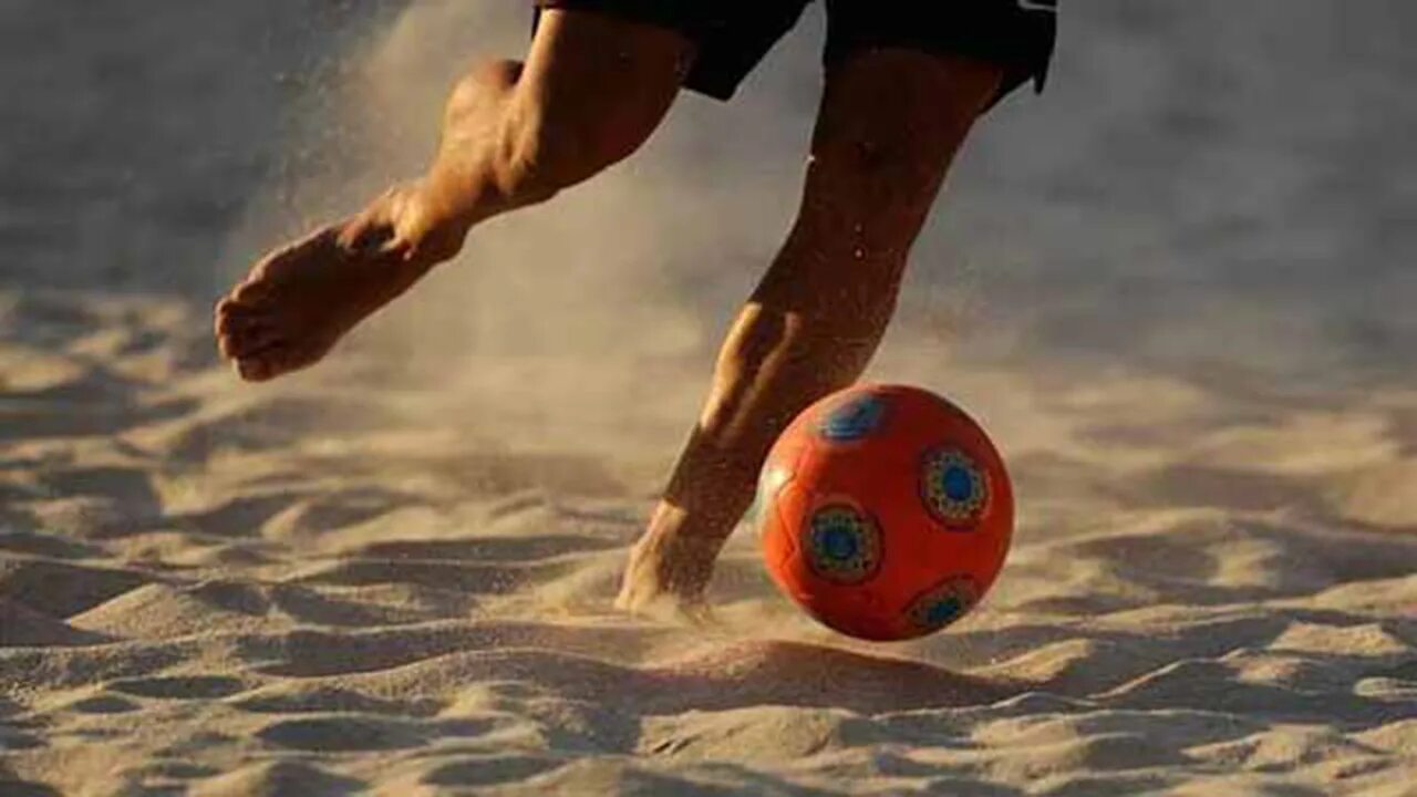 Beach soccer world. Пляжный футбол. Футбол на пляже. Пляжный футбоволейбол. Пляжный футбол рисунок.