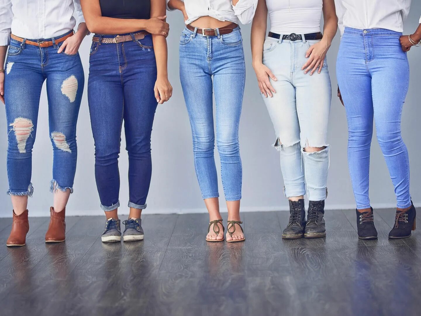 Джинсы. Джинсы женские. Девушка в джинсах. Джинсы женские модные.