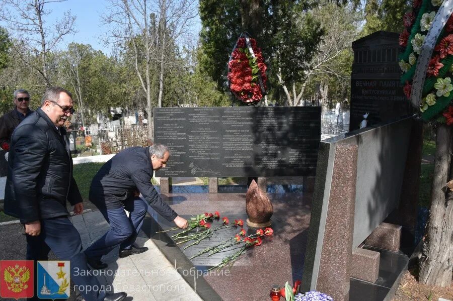 Севастополь похоронили. День памяти погибших моряков-подводников. 7 Апреля день памяти погибших подводников. День памяти моряков подводников 7 апреля. Севастополь памяти погибшим морякам.