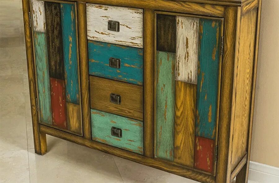 Как покрасить старые деревянные. Тумба Румыния Винтаж перекраска красный. Декорируем старый шкаф. Перекраска старых шкафов. Старая деревянная мебель.