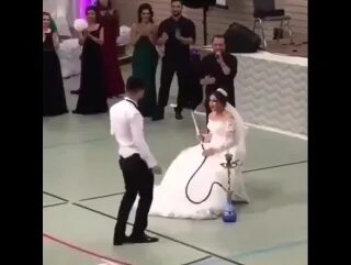 Свадьбе курят