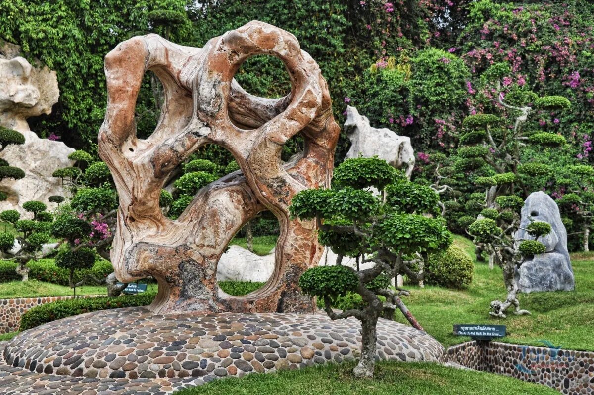 Stone park. Тайланд сад миллионолетних камней. Парк миллионолетних камней в Паттайе. Сад камней Паттайя. Парк миллионолетних камней Пермь.