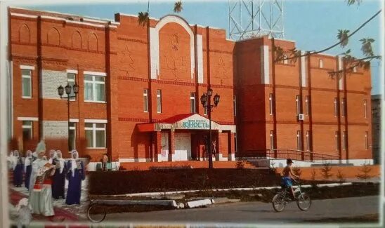 Дк юность голышманово. Голышманово парк. Голышманово дк. Поселок голышманово. Дк юность голышманово.