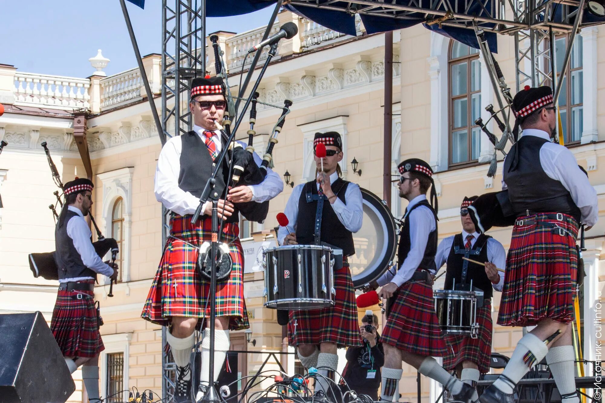 Оркестр волынщиков. Группа оркестр волынщиков москвы. оркестр волынщиков city pipes. шоу волынщиков. оркестр волынщиков из москвы.