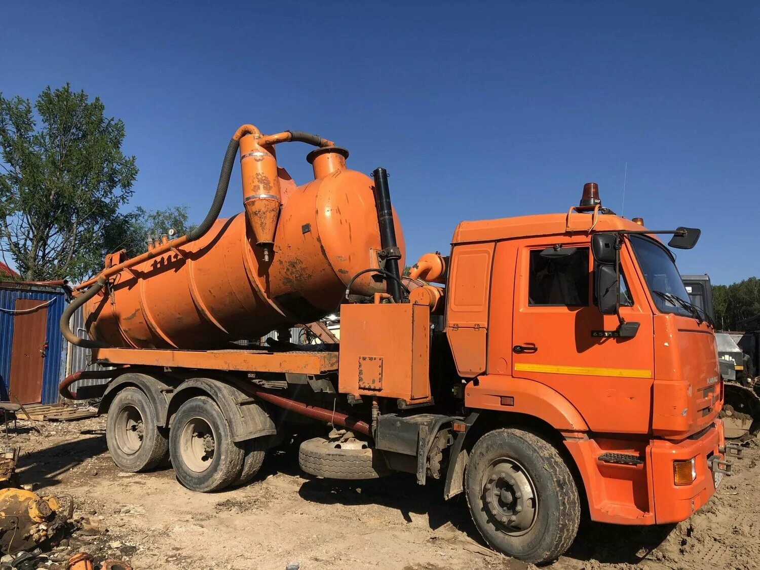 Аренда илососа. Цистерна ко-507ам. Камаз 65115 ассенизатор. Камаз выкачка ям. Ко-530-25 на базе камаз.