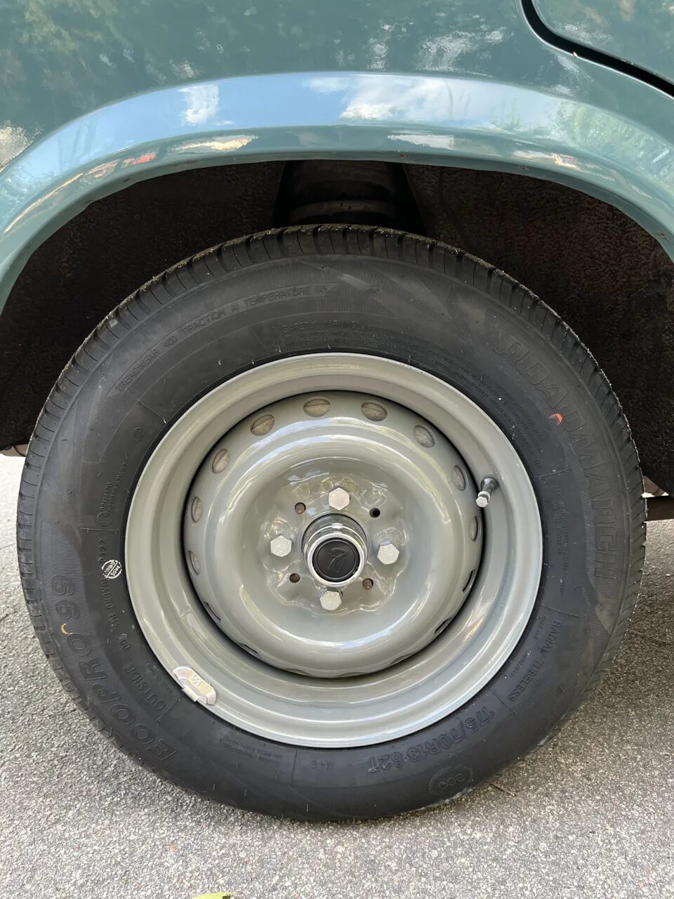 Колесо от ваз 2107. Болотные штампы r13. Резина 2107 r13. Разварки р13. Резина ваз 2107 r13.