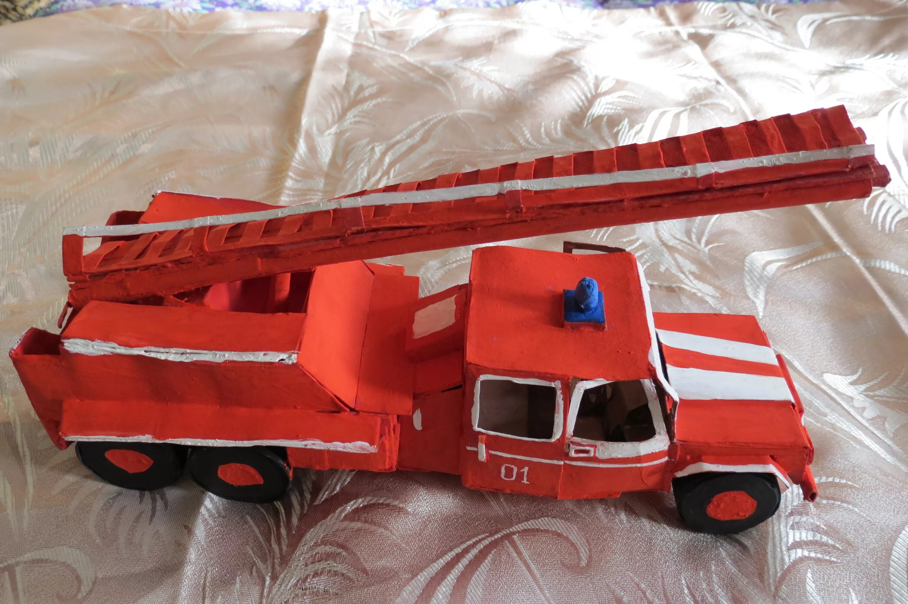 пожарная машина из картона. сделать пожарную машину своими руками. пожарная машина поделка. пожарная машина из картона. сделать пожарную машину своими руками.