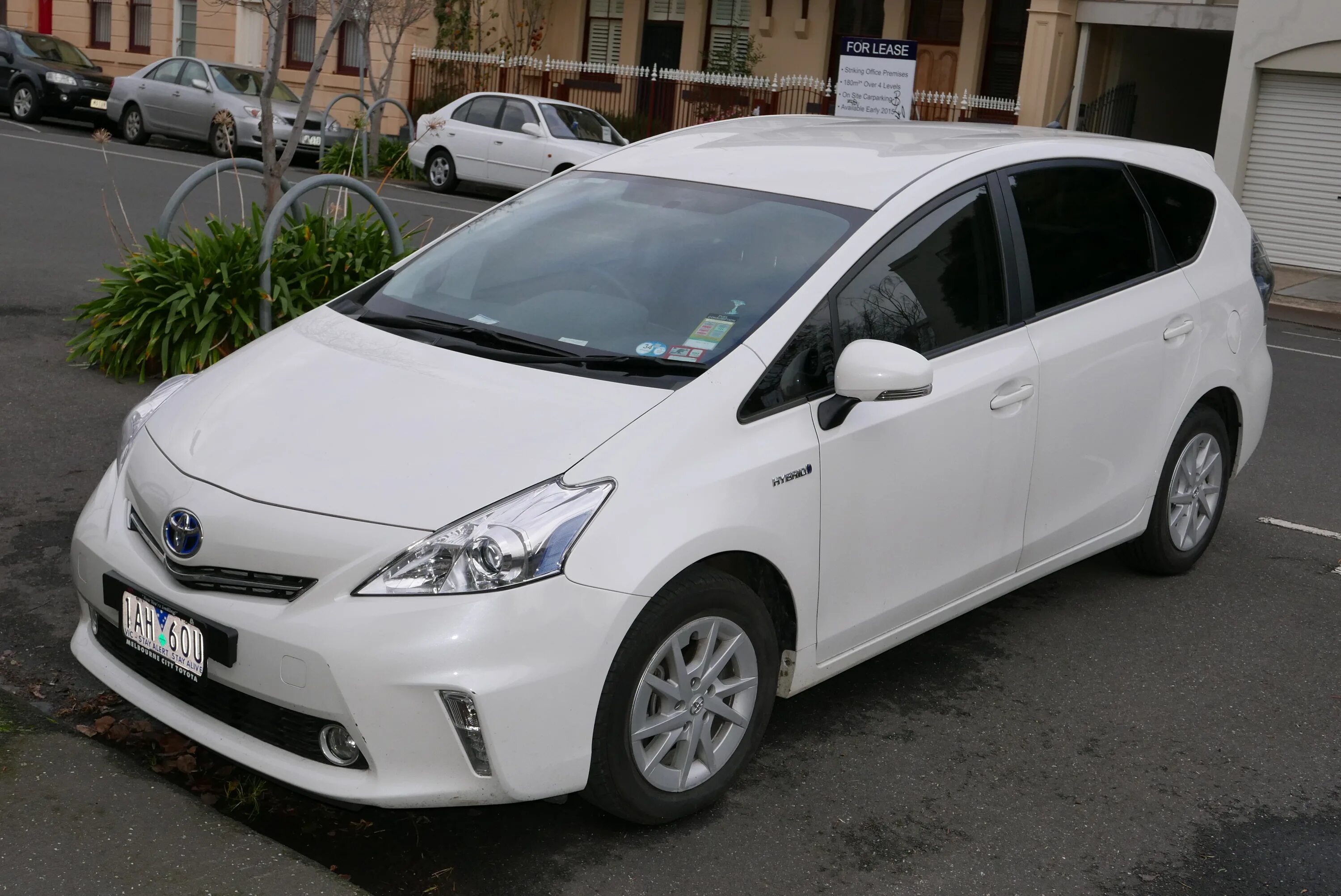 Тойота приус 2013 года. Приус 2013. Тойота приус 2013 год. Тойота приус 2013. Toyota prius 2013.