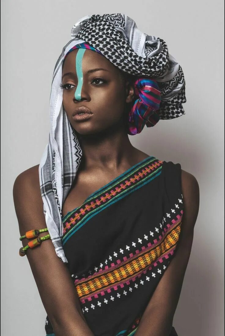 Africa women. Африканки. Красивые африканки. Африканские девушки. Африканский стиль в одежде.