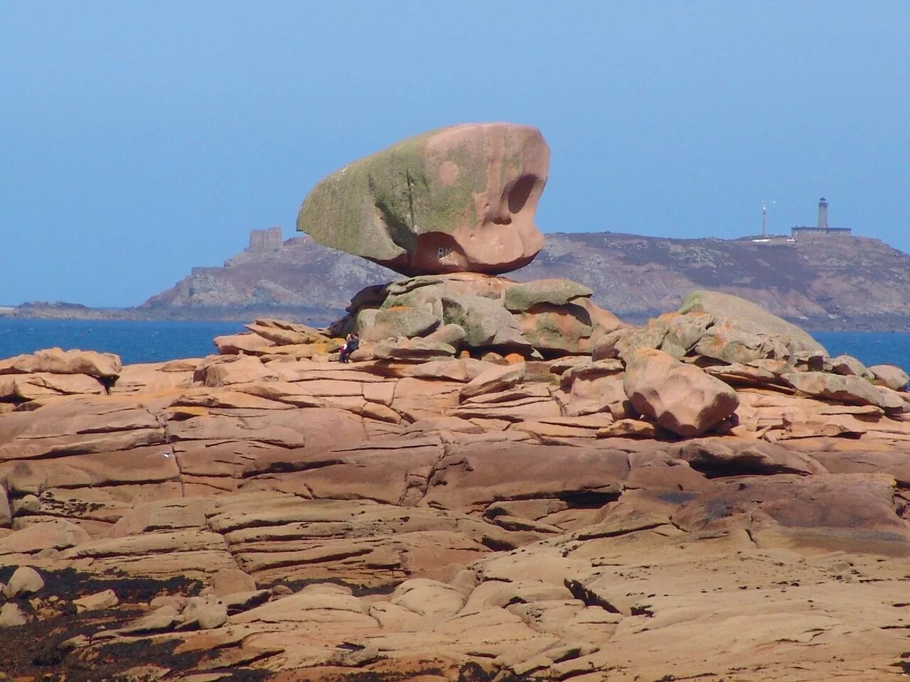 Каменная голова. Голова дуэйна джонсона. Пиво хопхед ипа. Rock head. Остров ko rock.
