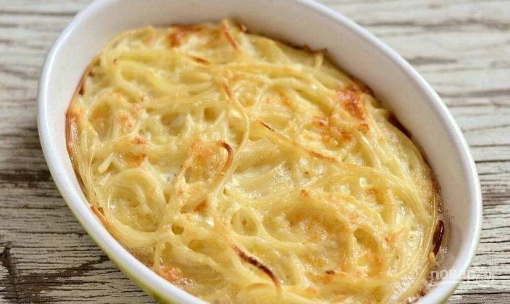 Макароны в духовке с яйцом и молоком. Запеканка из спагетти. макароны запеченные с сыром. макароны с яйцом и сыром. паста в духовке с сыром.