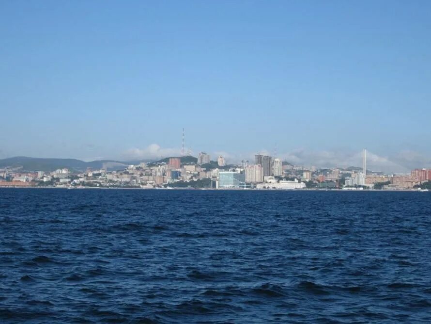 Какое море во владивостоке. Владивосток море. владивосток вид с моря. владивосток море сейчас. вид на владивосток со стороны моря.