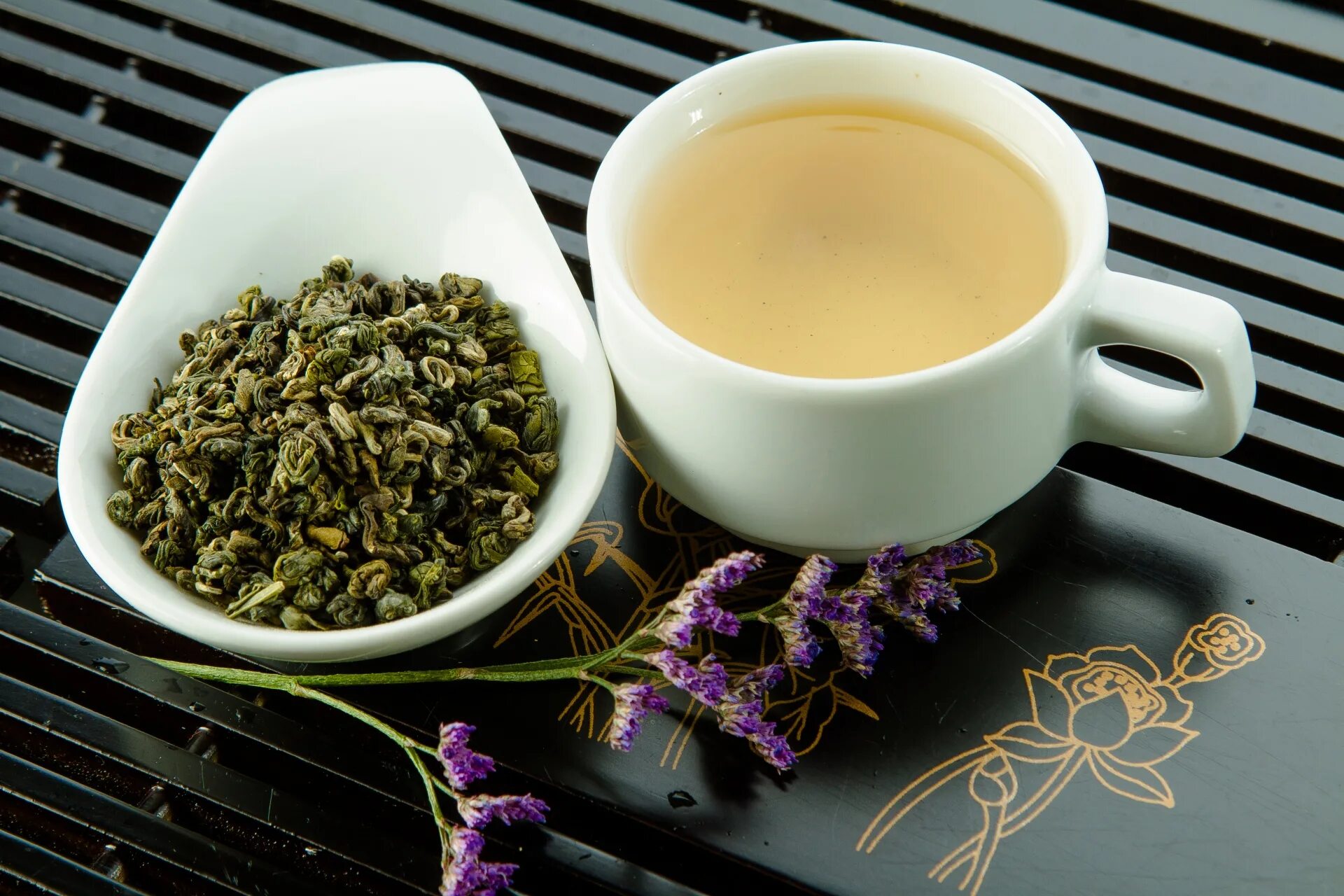 Китайский зеленый чай. ЛО Чжэнь. Чай Чжэнь ЛО зеленая спираль. Чай классический. Чай из нераспустившихся чайных почек.