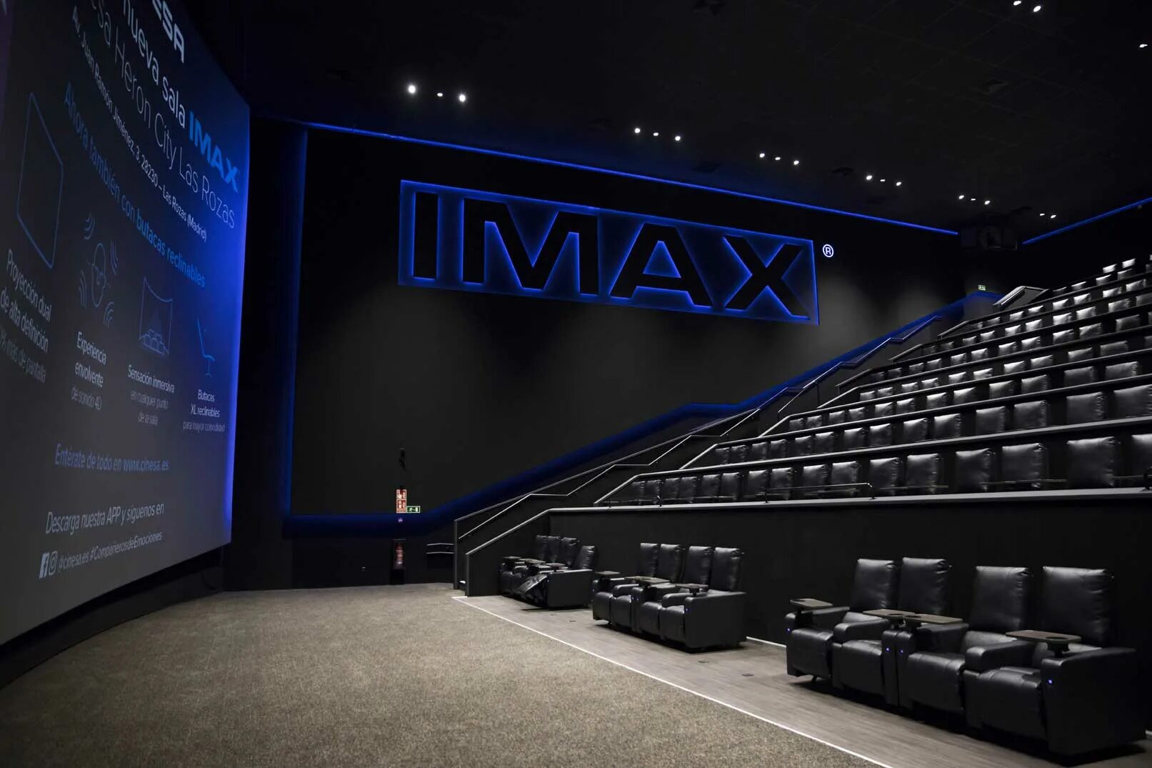 Каро 11 октябрь IMAX зал. Кинотеатр Киномакс аймакс. Кинотеатр октябрь зал 2 IMAX. Зал 2d IMAX. Новый кинотеатр киномакс