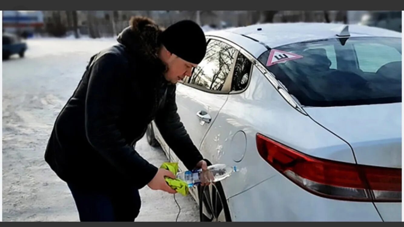 Мойка автомобиля зимой. Мойка автомобиля на улице зимой. Автомобиль на мойке в Мороз. Машина для мытья улиц. Можно мыть машину в морозы