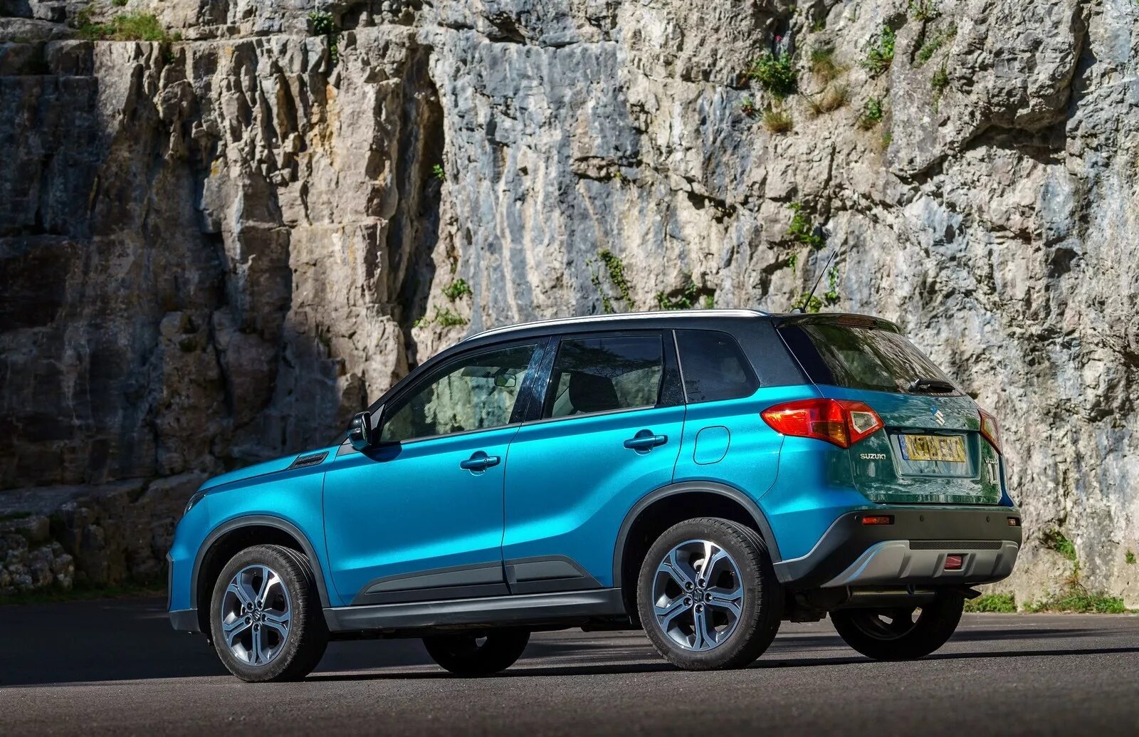 Новая vitara. Suzuki Vitara 2015. Судзуки Гранд Витара 2015. Suzuki Витара 2017. Сузуки Витара 2015 года.