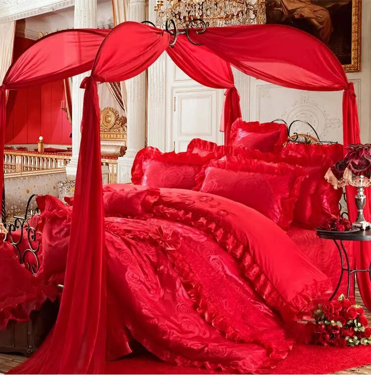 Брачная постель. Красивые кровати. Постель для молодоженов. Кровать для новобрачных. Красное постельное белье.