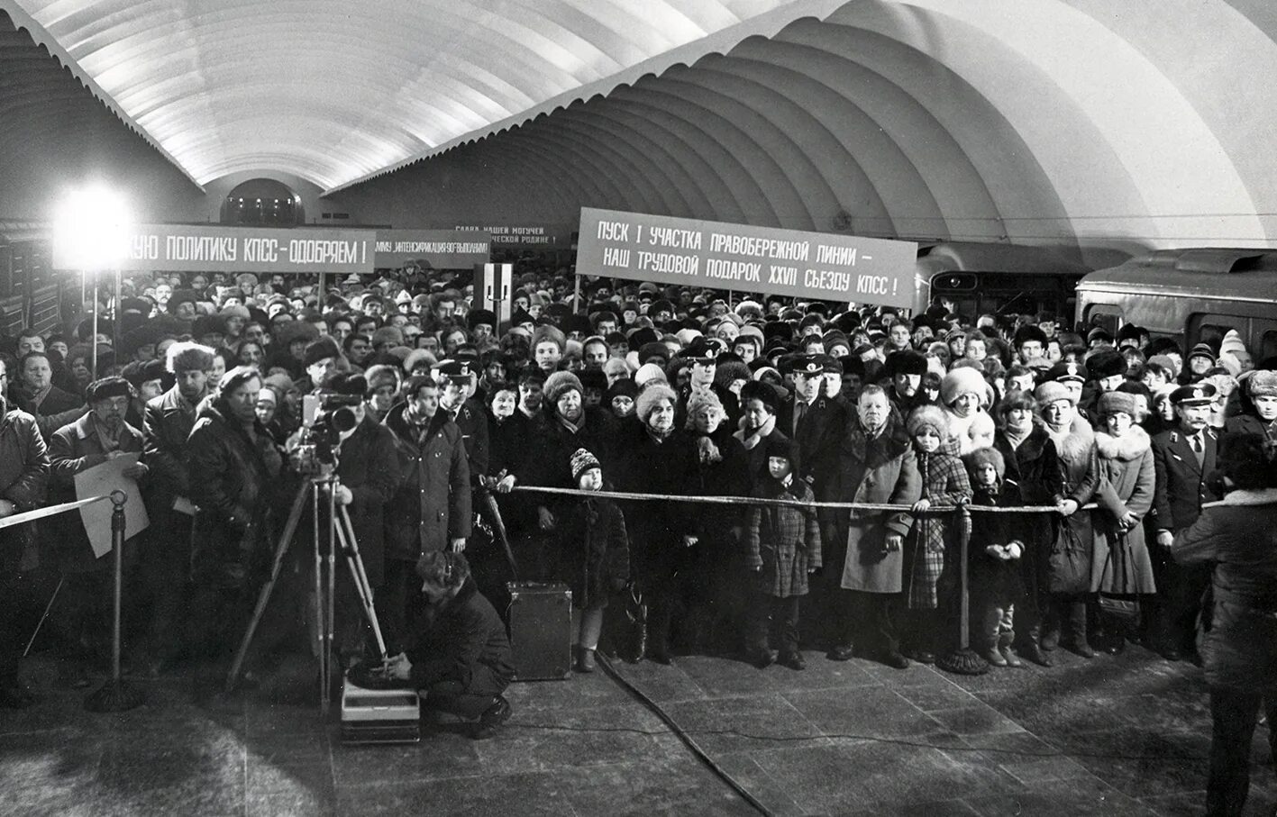 Открытие метрополитена в ссср. 1955 Год открытие метрополитена в Санкт-Петербурге. Станция проспект Большевиков. Метро проспект Большевиков 1986. Проспект Большевиков 1985.