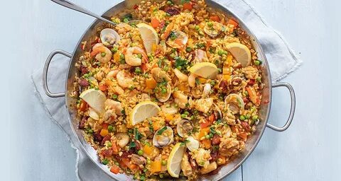Паэлья с креветками и овощами