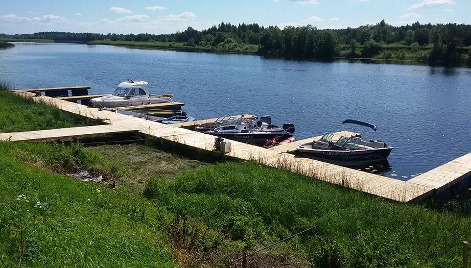 Лодочная станция фрегат в конаково. Чистополь пристань. Вмк рассвет икша. Лодочная станция водохранилище. Лодочная станция водохранилище.