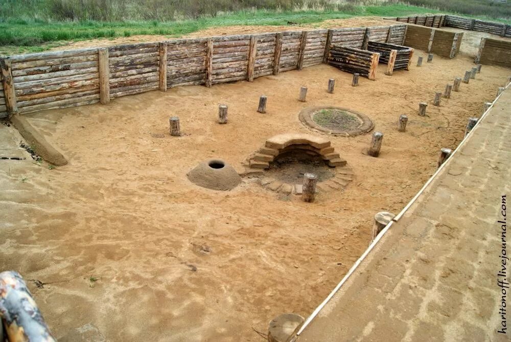 Древнее городище аркаим. Аркаим раскраска. Аркаим поселение бронзового века. Древнее поселение аркаим. Древнее поселение аркаим.