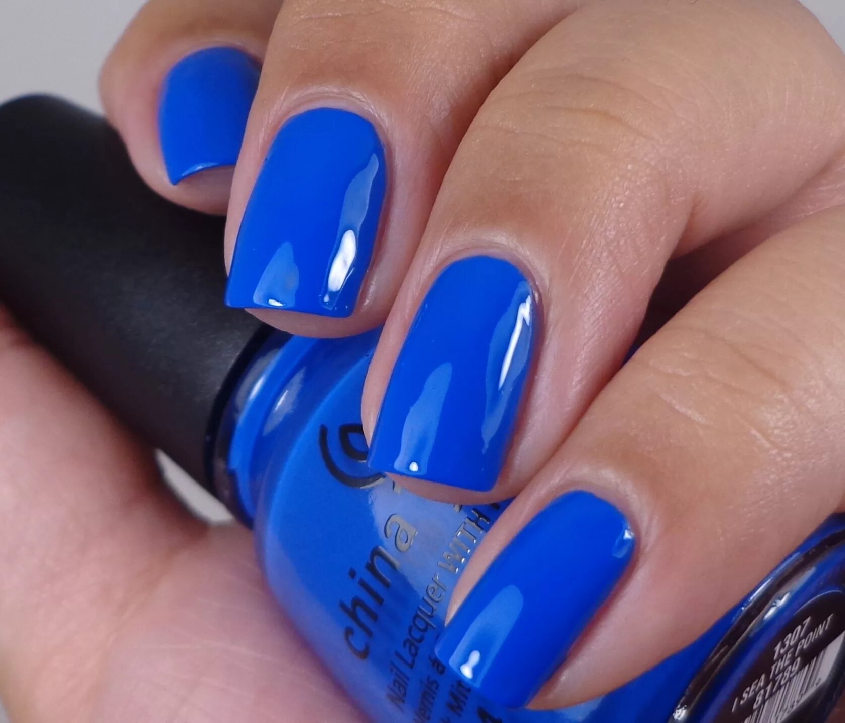 Ногти синего цвета маникюр. China Glaze синий лак. China Glaze лак для ногтей i Sea the point. Синий лак на ногах. Синие ногти.