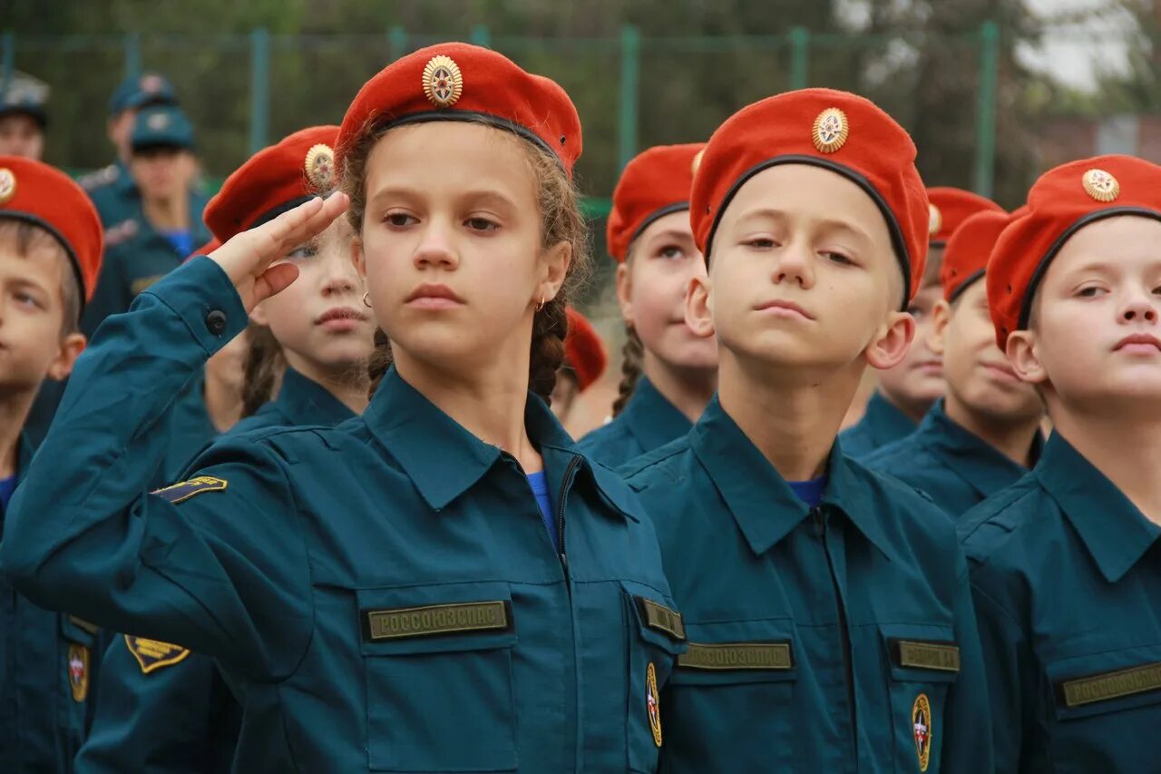 берет мчс на девочках. стажировка мчс. военные мчс. форма мчс колледж. аттестация спасателей.