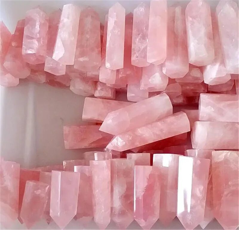 Розовый кварц камень. Розовый кварц камень натуральный. Розовый Rose Quartz («розовый кварц»). Камневеды розовый кварц.