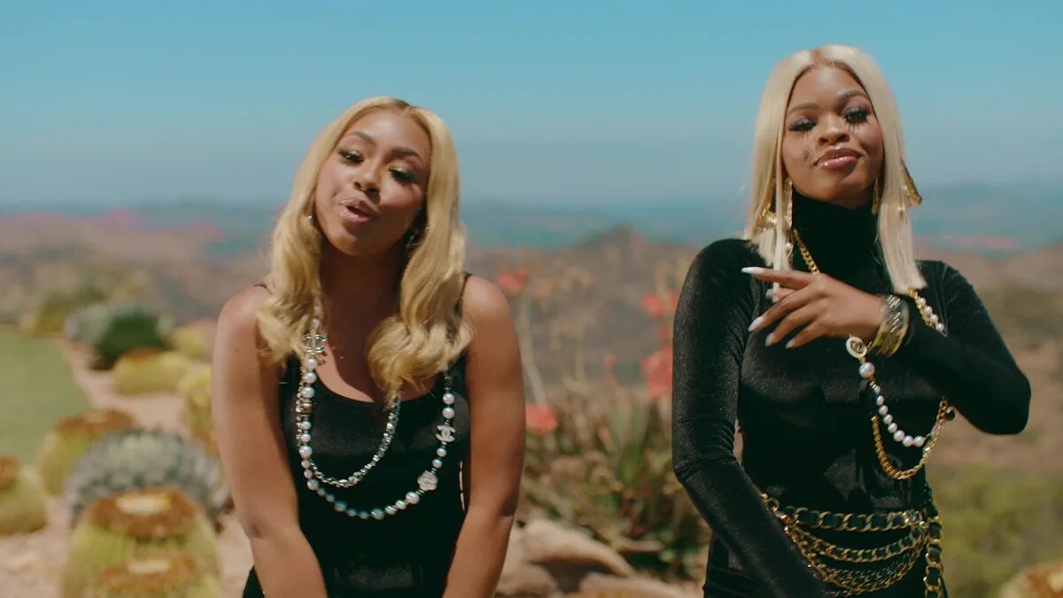 Открытка у нас будет девочка. Пупс девочка. City girls трек. It's a girl надпись. City girl baby.