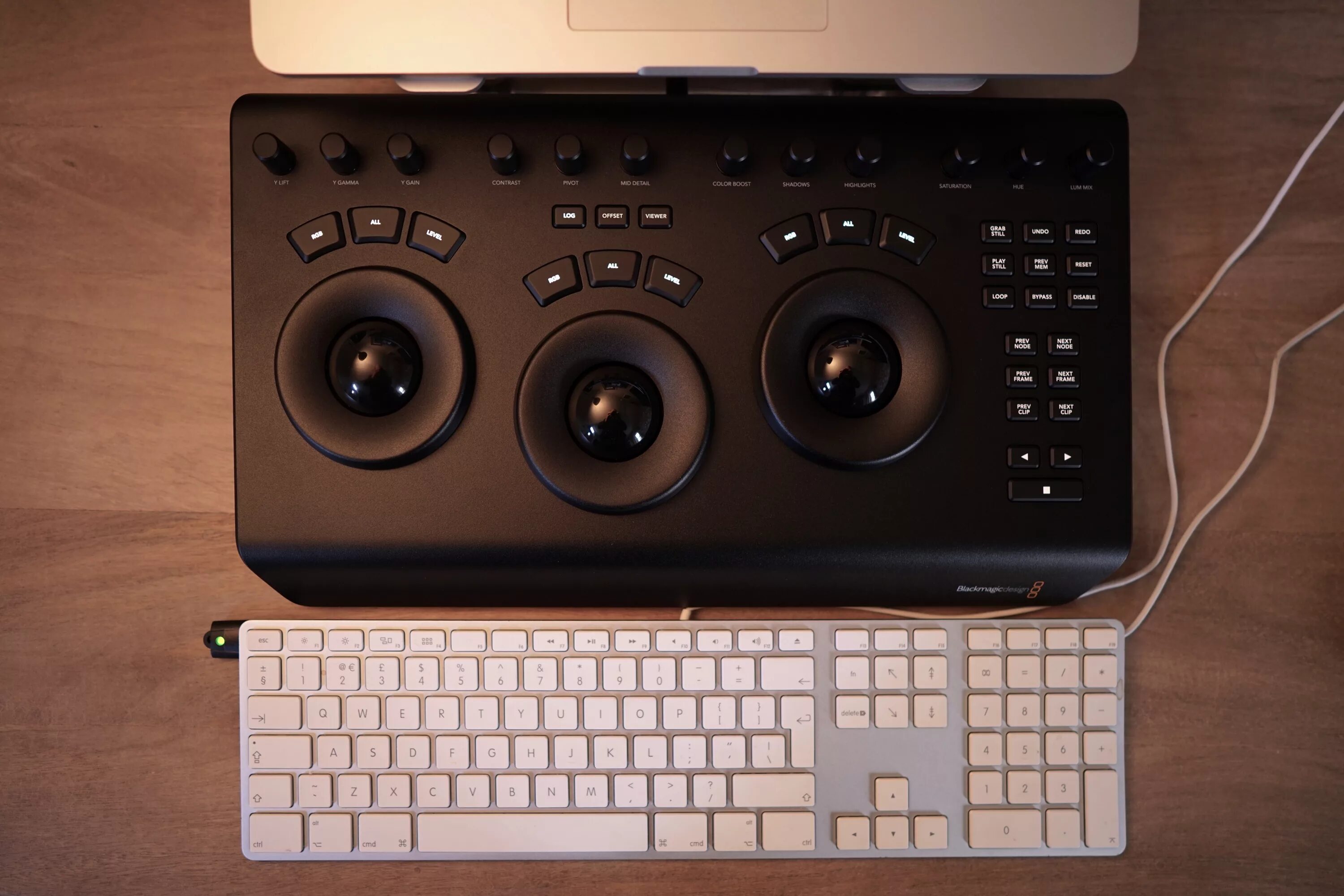 Micro panel. Davinci resolve micro panel. blackmagic davinci resolve micro panel. панель davinci resolve micro. blackmagic design trackball for davinci resolve.