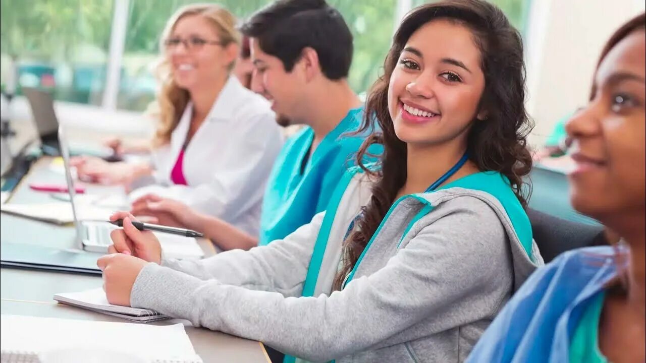 She a college student. Student admission. Студенты ноутбук International. Женщина офлайн. Indian student.