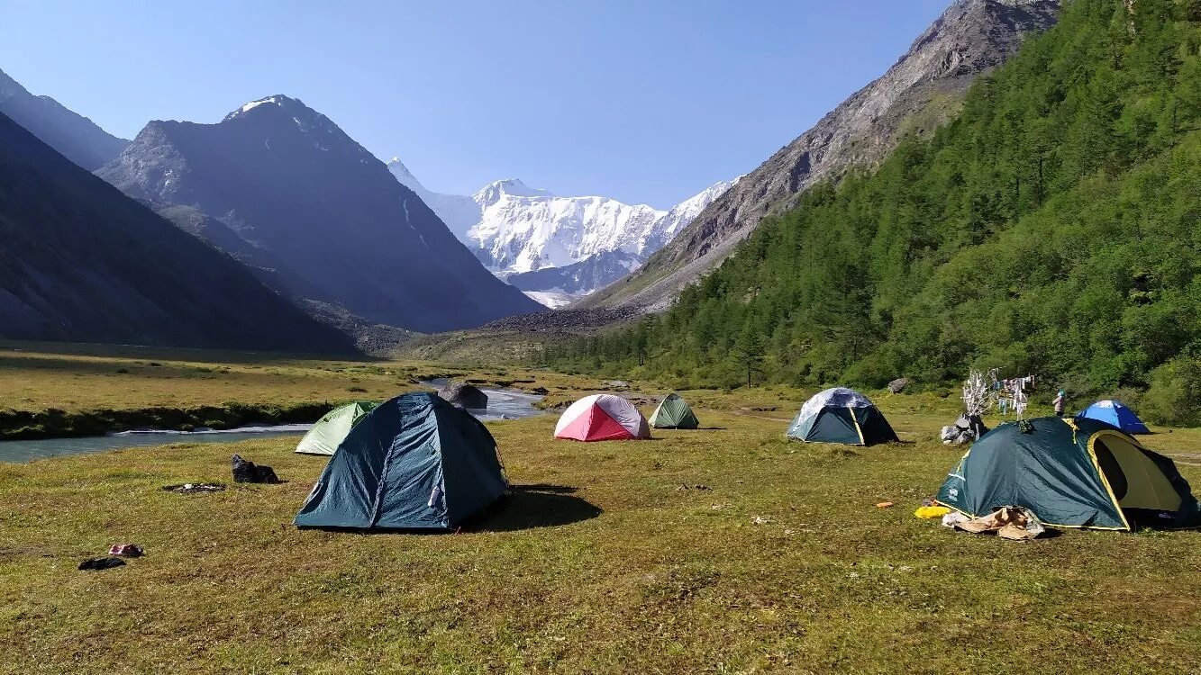 Mountains camping. Озеро Аккем Алтай. Белуха гора Аккем. Гора Аккем горный Алтай. Аккемская Долина горный Алтай.