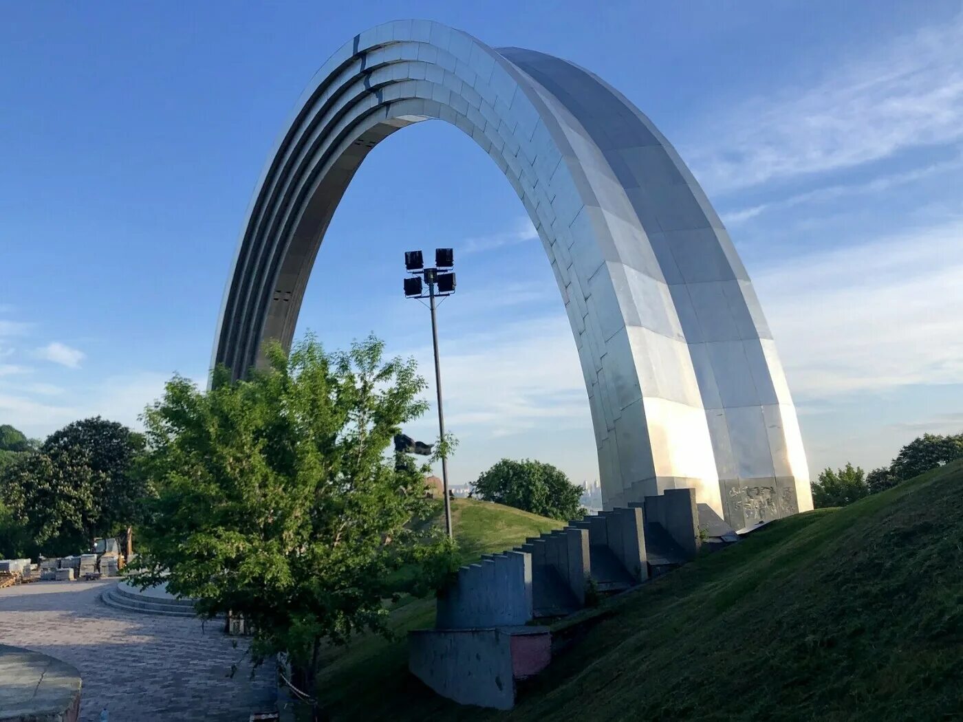 Арка дружбы. Арка дружбы народов Киев сейчас. Монумент дружбы народов Киев. Арка дружбы Грузия. Арка дружбы народов Пхеньян.