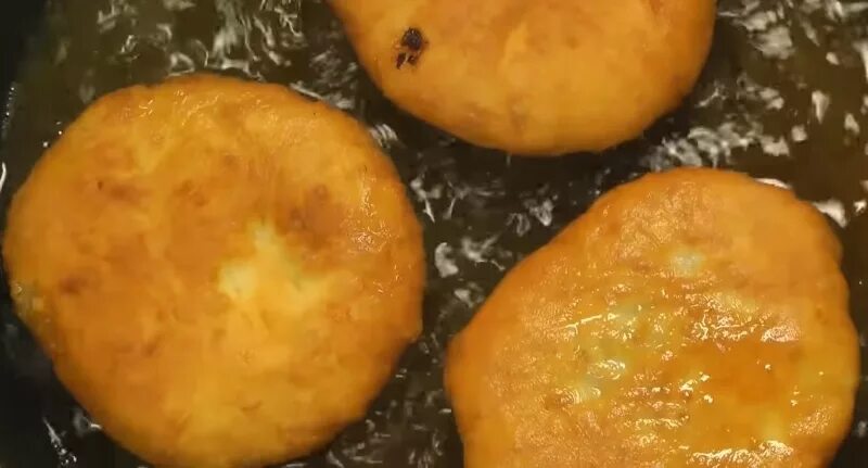 Татарская кухня перемячи. Татарские пирожки перемячи. Перемячи с мясом жареные. Беляши с мясом на сковороде. Как испечь беляши с мясом на сковороде.