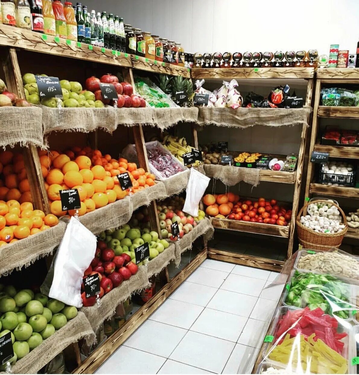 Купить магазин фруктов. Магазин овощей и фруктов. Овощной и фруктовый отдел. Магазин овощи фрукты. Овощной магазин.