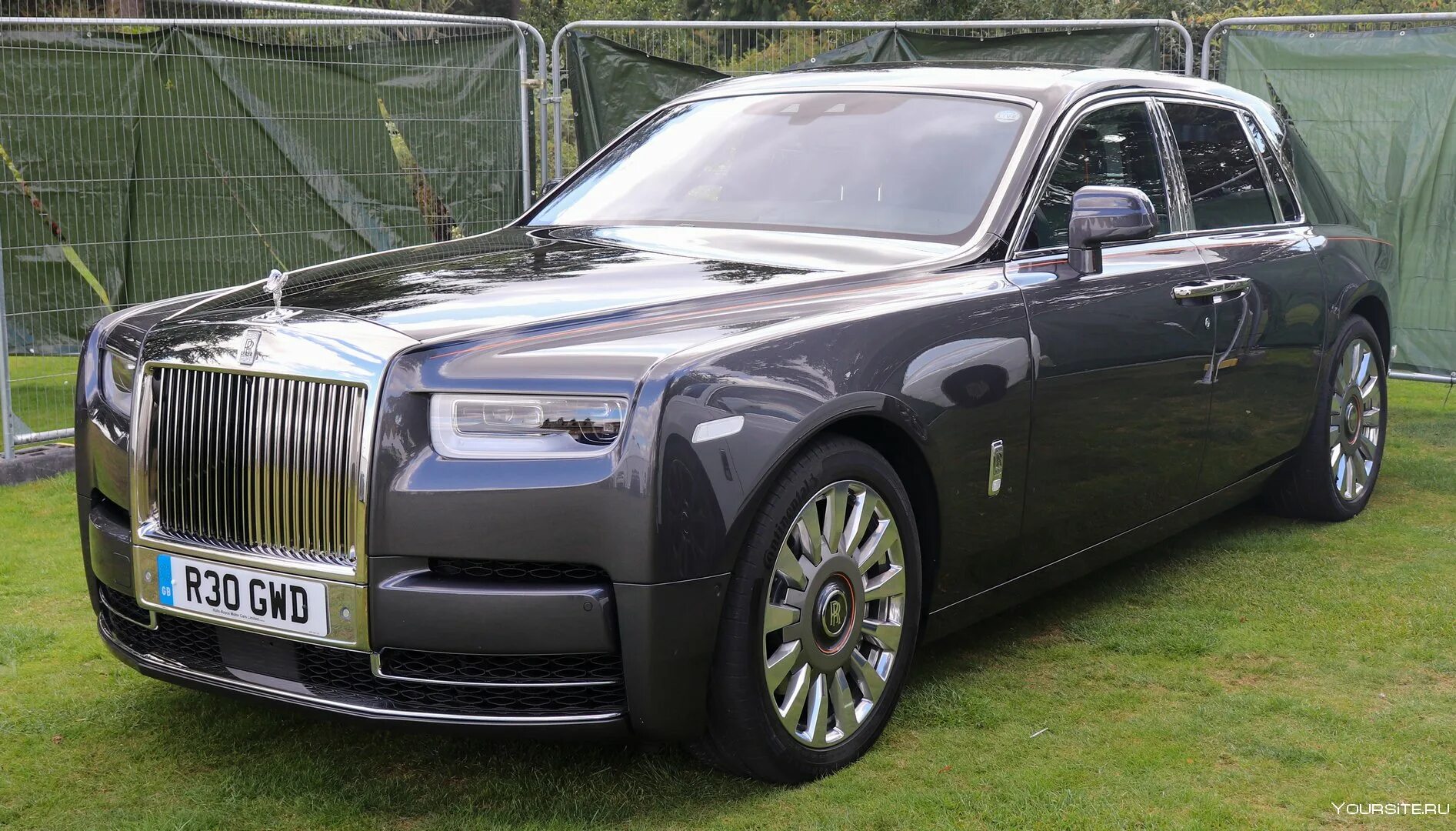 Роллс ройс 5. Rolls Royce Phantom EWB 2021. Rolls Royce Phantom 5. Rolls Royce Phantom 2019. Rolls Royce Phantom 2019 EWB.